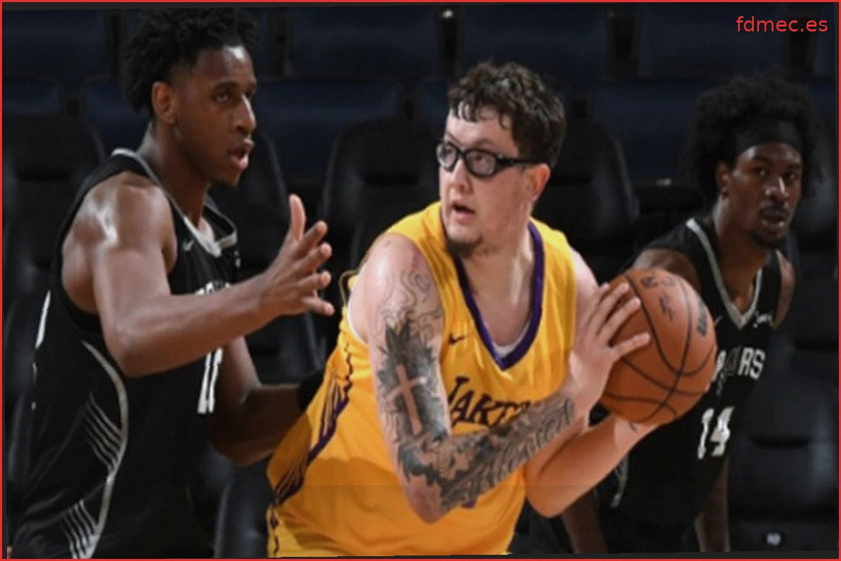 Fallo judicial podría enviar al aspirante de los Lakers, Robbie Avila, de regreso a la universidad